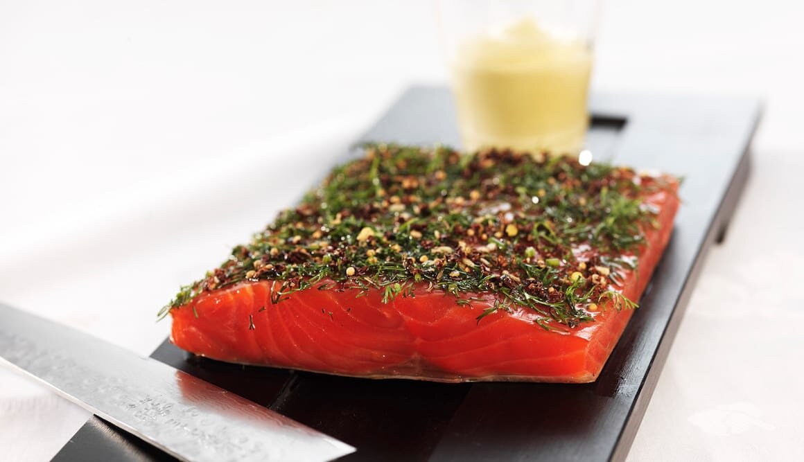 Gravad norsk fjordörret med honung och akvavit