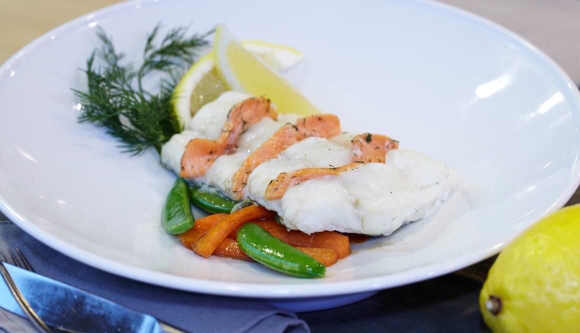 Skrei med gravlax och honungsglaserade morötter