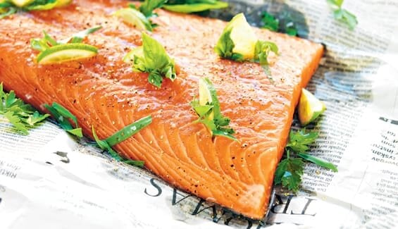 Grillad laxsida med lime och örter