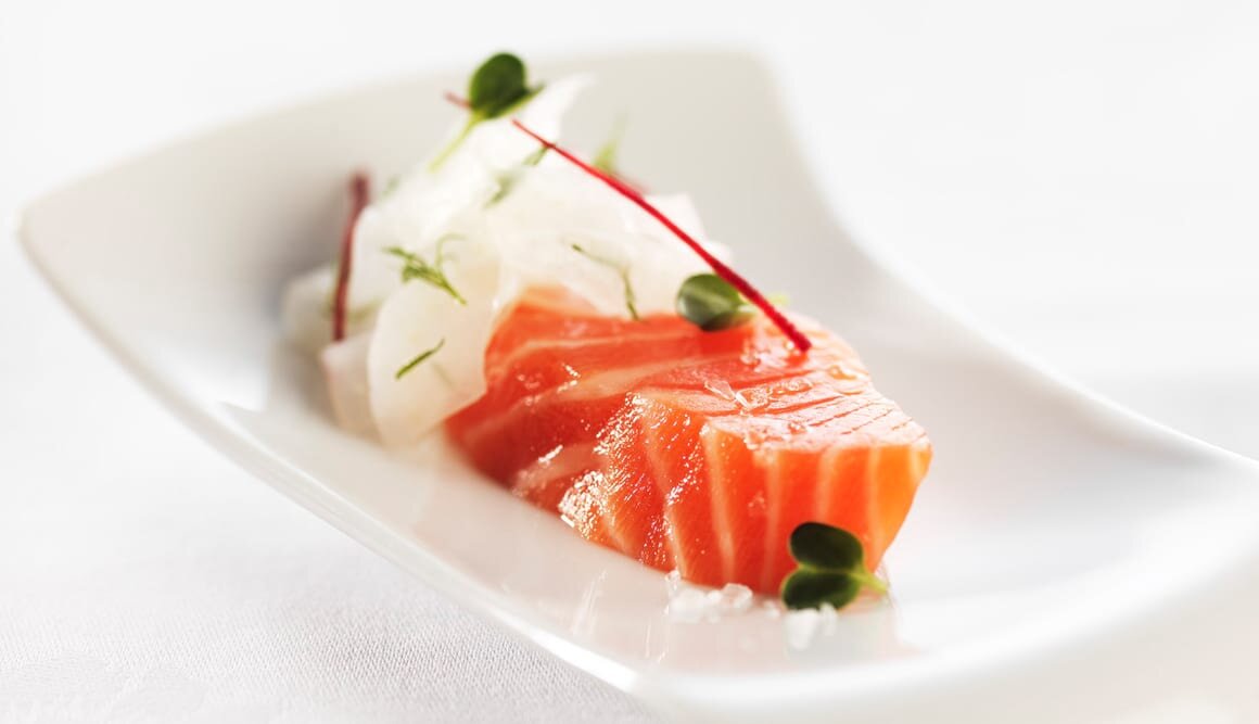 Socker-saltad norsk fjordörret med fänkålssallad