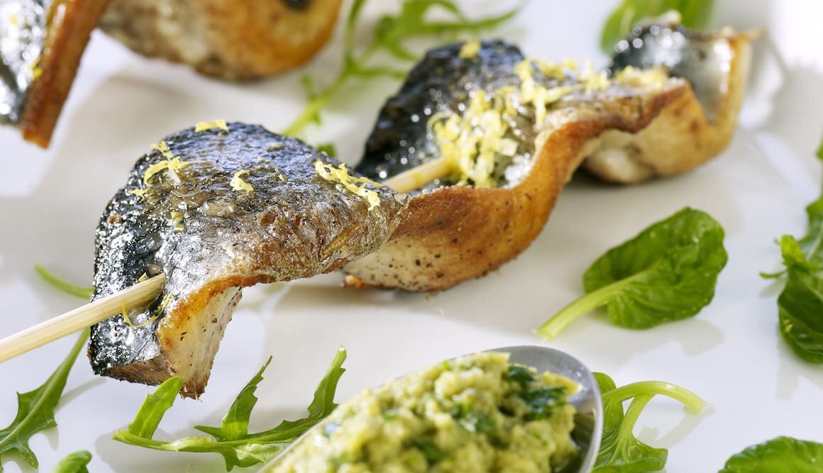 Sill på spett med kryddig grönsaksröra