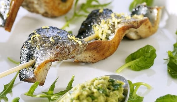 Sill på spett med kryddig grönsaksröra