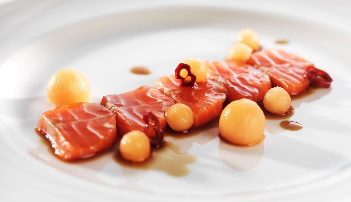 Sashimi av norsk fjordörret med ponzusås