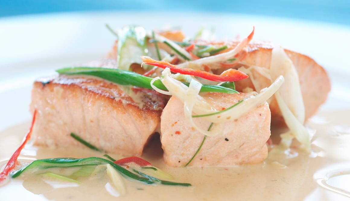 Lax i röd curry och kokosmjölk