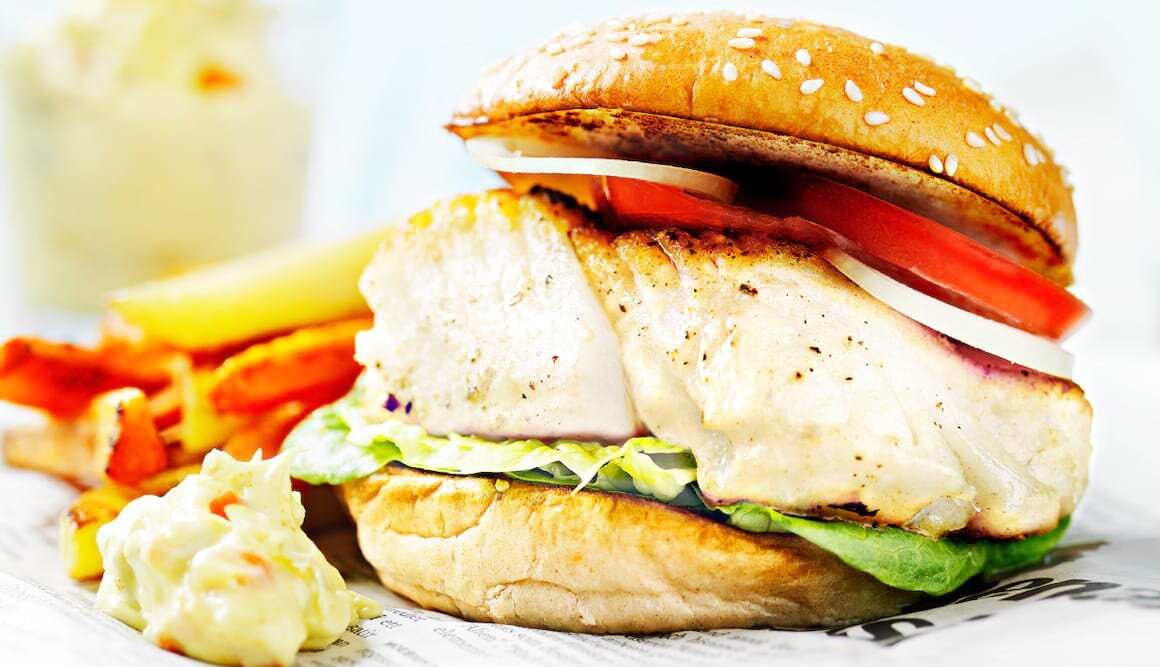 Norsk torskburgare med rotfruktsfrites & currymajonnäs (Tromsø Supreme)