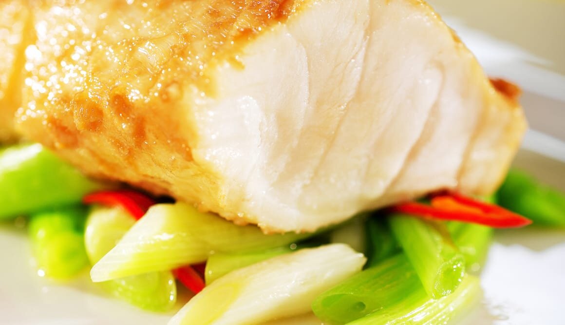 Sojakokt havskatt med vårlök och chili