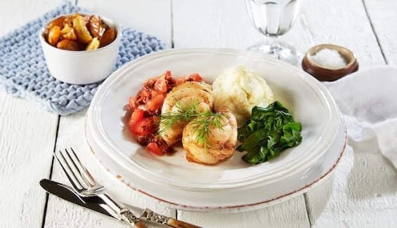 Stekt marulk med soltorkade tomater och blomkålscréme