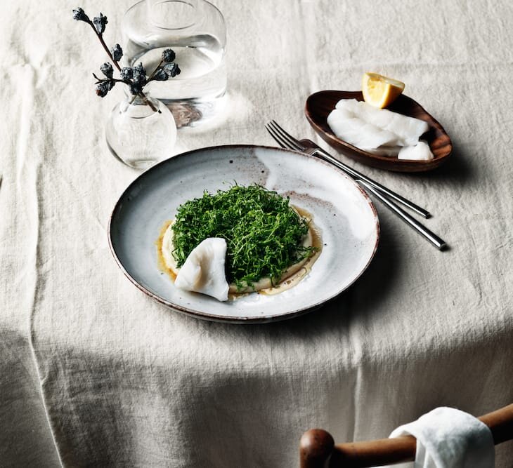 Bakad skrei med jordärtskocka och picklad grönkål