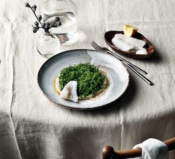 Bakad skrei med jordärtskocka och picklad grönkål