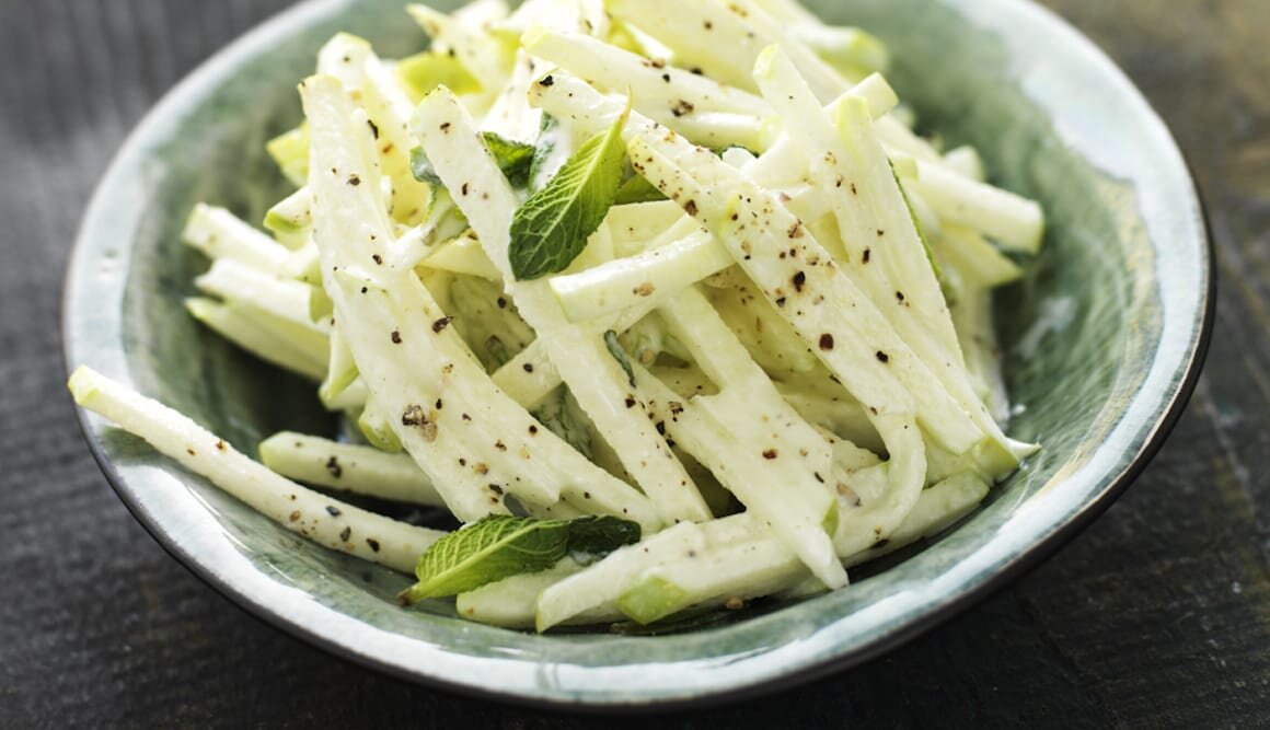 Äppelcoleslaw med mynta