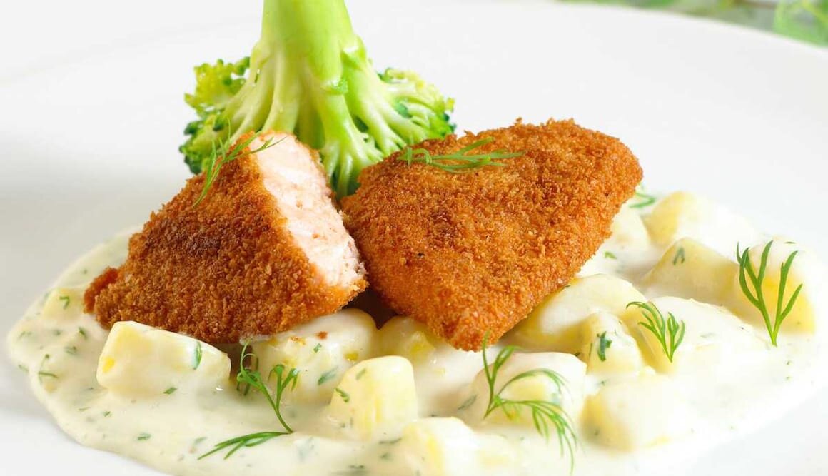 Panerad lax med stuvad potatis