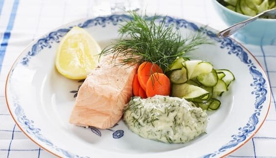 Kall inkokt lax med dillmajonnäs