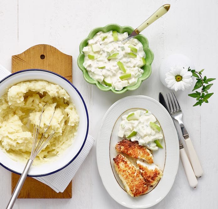Pancopanerad skrei med äppelremoulade och potatis- och palsternacksmos