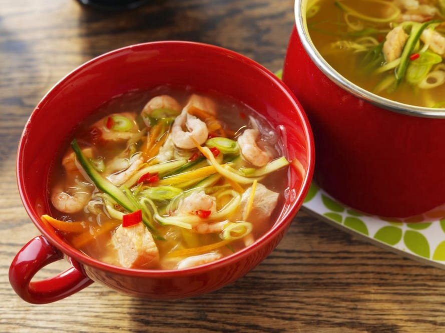 Citrongräsbuljong med lax, torsk och räkor från Norge