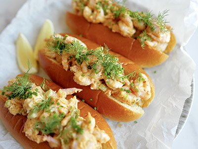 Shrimprolls deluxe med brynt smör och briochebröd