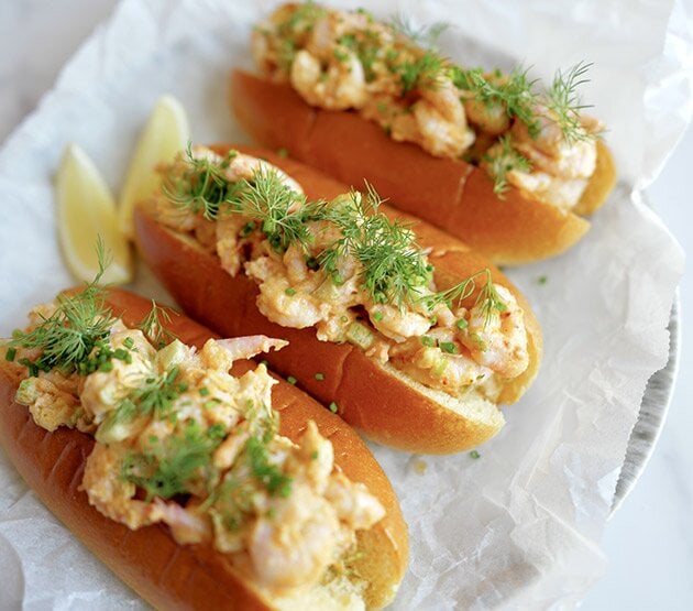 Shrimprolls deluxe med brynt smör och briochebröd