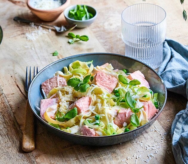 Krämig tagliatelle med lax