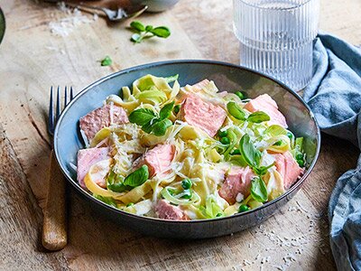 Krämig tagliatelle med lax