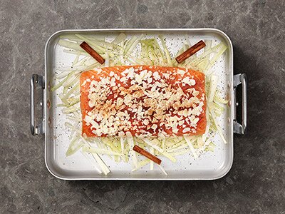 Lax i ugn med mandel, kanel och fänkål