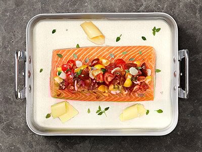 Lax i ugn med tomat, timjan och vin