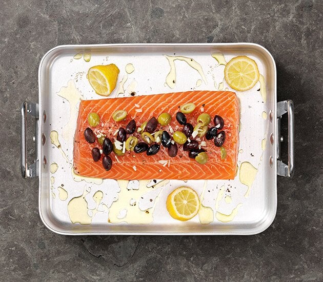 Lax i ugn med oliver, vitlök och citron