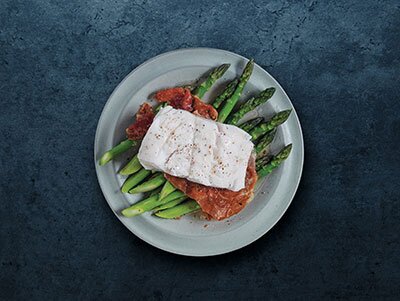 Kokt norsk skrei med rökt skinka