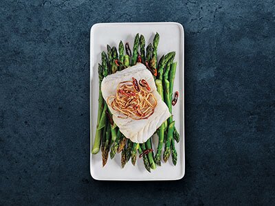 Norsk skrei på sparrisbädd