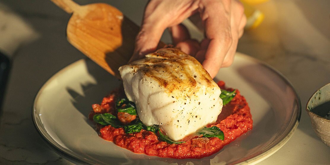 Stekt skrei med paprikasås och chorizo