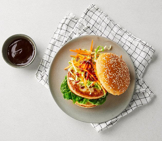 Fiskburgare med picklad råkostsallad