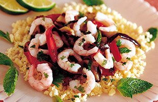 Marinerade räkor med couscous och grillade grönsaker