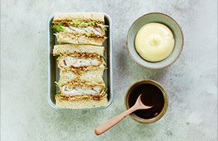 Sandomacka på norsk sej med tonkatsusås