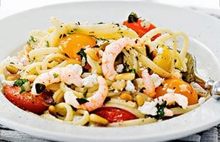 Spagetti med räkor, tomat och getost