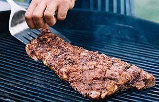 Helgrillad laxfilé med karibiska kryddor