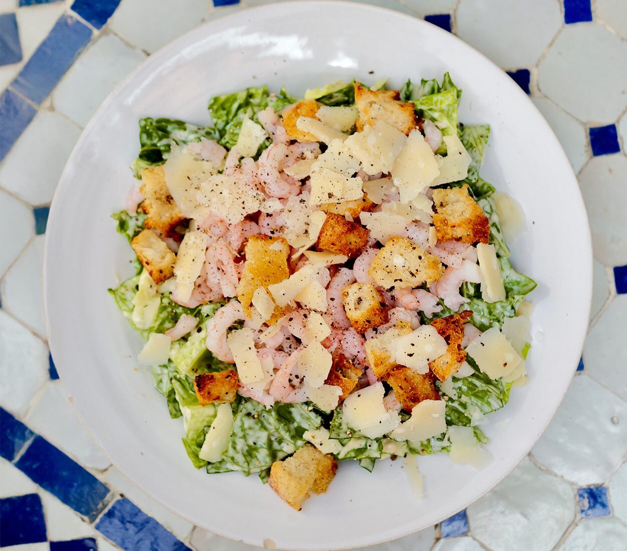 Räkcaesar med vitlökskrutonger och parmesan