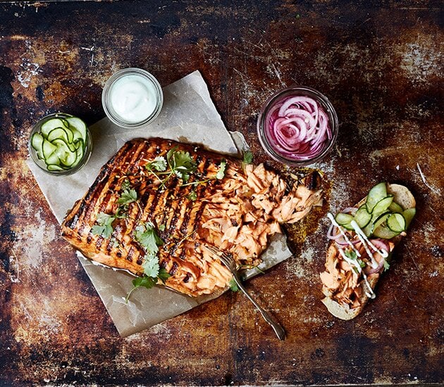 Pulled lax med syrad rödlök