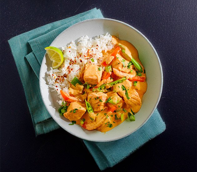 Supersnabb röd curry med norsk lax