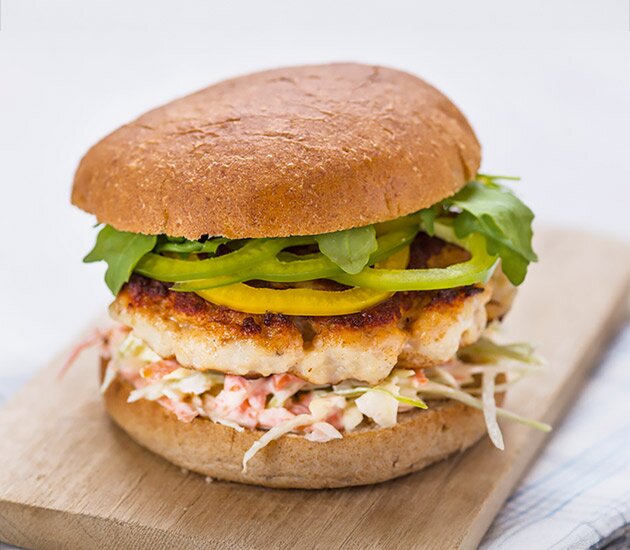 Norsk sejburgare med coleslaw