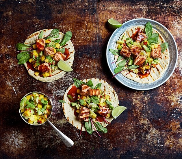 Soft taco med grillad lax och mangosalsa
